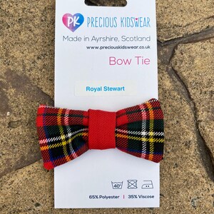 Set Cummerbund In Tartan Royal Stewart Con Papillon E Fazzoletto Da Tasca – Fatto A Mano UK