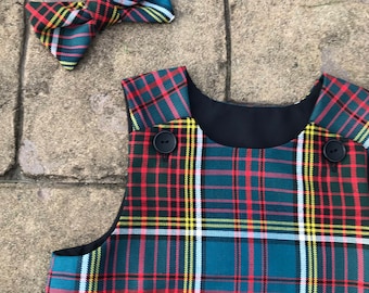 Vestido estilo pechera a cuadros Anderson y lazo para el pelo