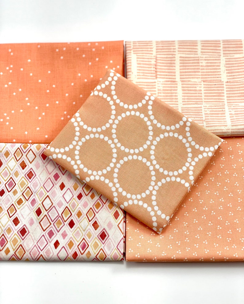 Fat Quarter Patio Splash Waterfall Coral/Pink Cotton Fabric Fat Quarter Patio Splash Waterfall Coral/Pink Cotton Fabric