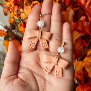 Jack o Lantern Bow Dangles | Polymer clay fall autumn spooky dangle earrings, pumpkin earrings, fall gift