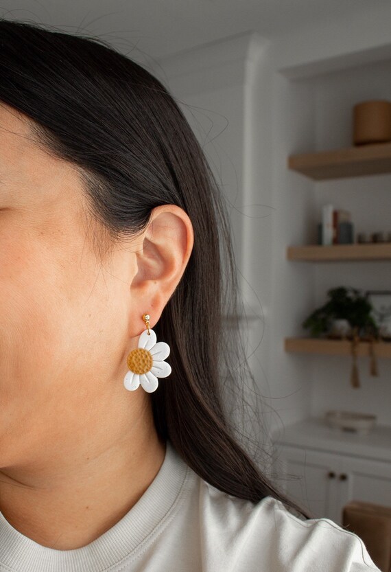 【HYEONK】HYEON.K DAISY EARRING (SMALL) 51gixPjtpbL._UY1000_.jpg