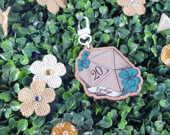 Llavero de madera Good Luck D20 Nat 20