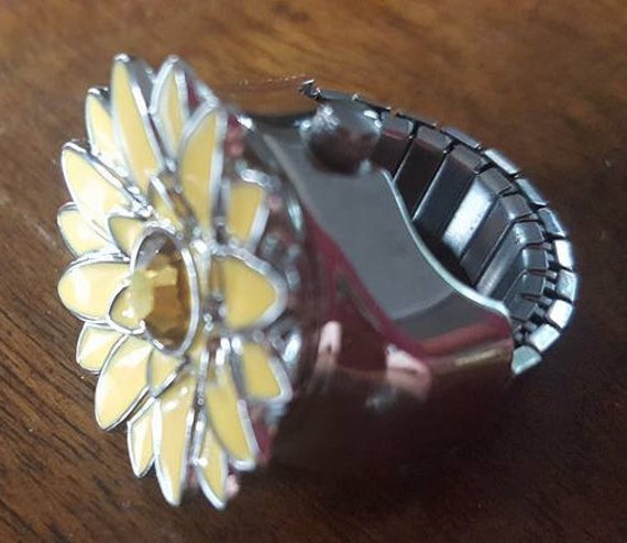 Ring Yellow Flower Chrysanthemum  Size 8  Adjusta… - image 2