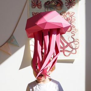 Trofeo de papel DIY Lowpoly con forma de medusa colgante en PDF / Plantillas de esculturas de papel para amantes de la decoración del hogar y las manualidades