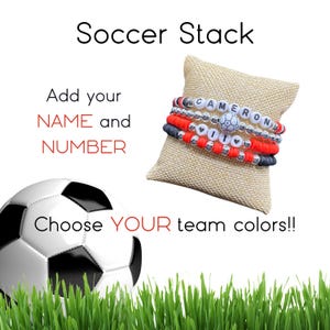 Pulseras de mamá futbolera / Pulseras con nombre personalizado / Joyas / Regalo para mamá / Pulseras apilables / Pulseras para mamá / Pulseras de cuentas Heishi / Pulsera / Fútbol