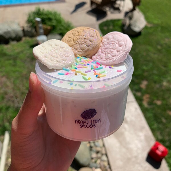 neopalitan oreos (8 oz)