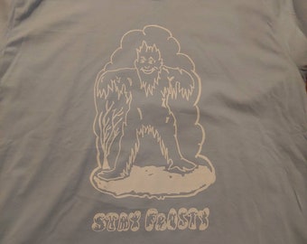 Men’s Ugly Retro Christmas Abominable Snowman Stay Frosty Sasquatch Bigfoot Tee Funny Vintage Fairy Tale Retro Frozen Seasonal  Scary