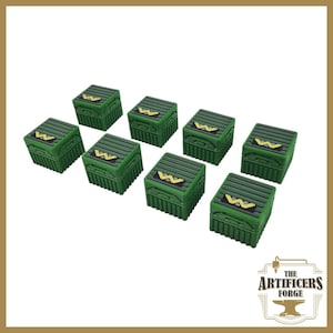 Op de afbeelding: Acht groene en gele dozen met een gestileerd "W"-logo. De dozen zijn gerangschikt in twee rijen van vier.