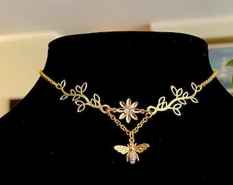 Daisy Bee Choker, Hypoallergenic, Fairy Necklace