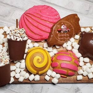Pan Dulce Concha Silicone Mold, cocoa bombs, cakesicles, chocolate, cookies