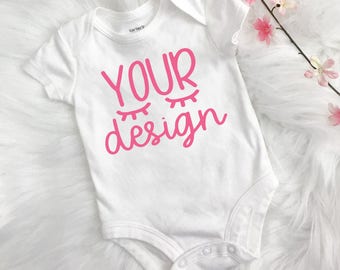Composant logiciel enfichable de bébé blanc à manches courtes T-shirt, votre conception, maquette vers le haut, maquette de bébé, téléchargement de fichier jpeg, recommandé par le short et les citrons pour fichiers svg