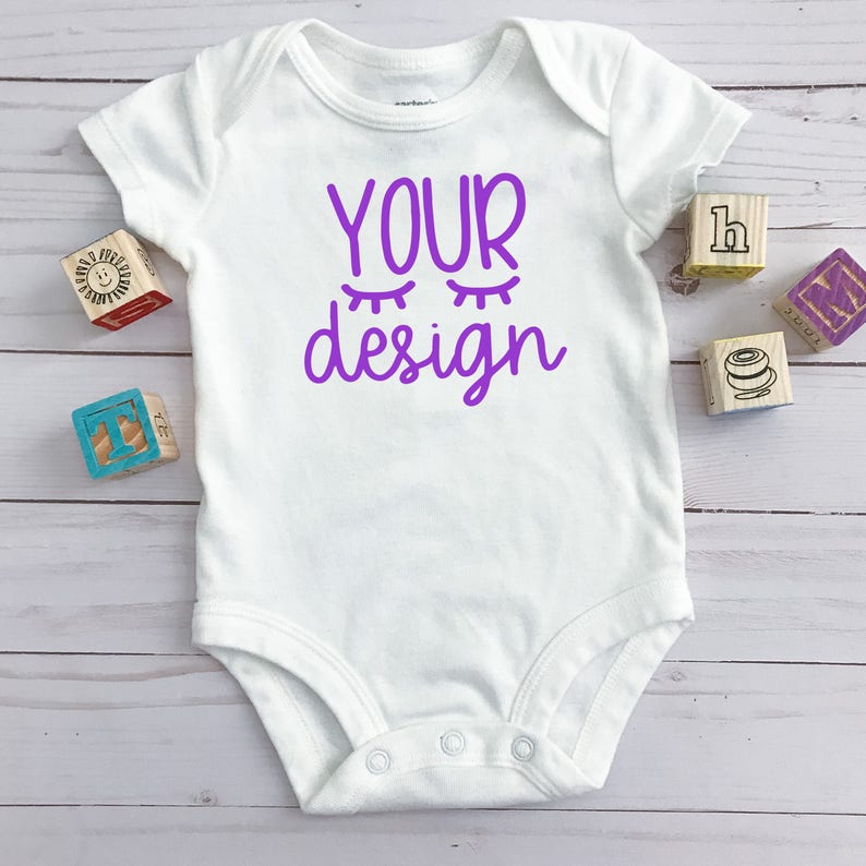 Blanc à manches courtes bébé snap T-shirt, votre design ici, maquette, recommandé par le short et les citrons pour les fichiers svg, bébé, Télécharger jpeg image 1