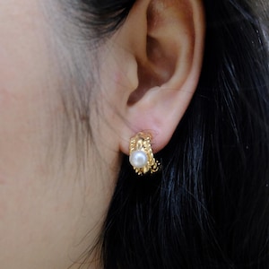 Vintage Pearl Huggie Hoop Earrings With Gold Plated, Freshwater Pearl Earrings, Wedding Jewelry, Bridesmaid Gift, Hypoallergenic