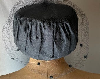 50s Ladies Toque Style Black Vintage Hat With Veil by Macy display picture 2