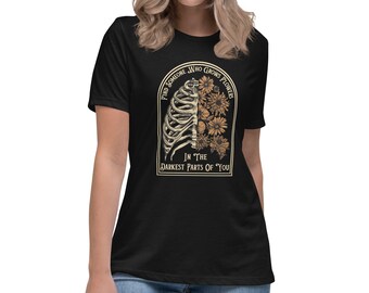 Camiseta ancha para mujer Encuentra a alguien que cultive flores en las partes más oscuras de ti