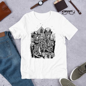 Funny American Steampunk (based on the classic painting, American Gothic by Grant Wood) Short-Sleeve Unisex T-Shirt