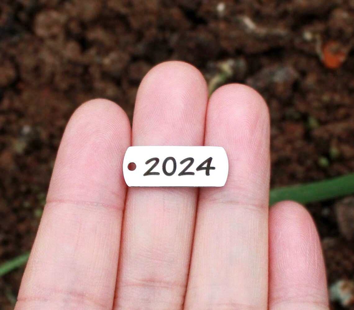 1/5/10pcs Year 2024 Charms, Stainless Steel Engraved Rectangle 2024 Year  Charm Pendant 21x8mm