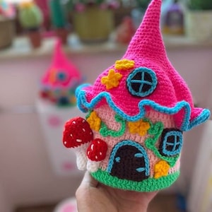 Crochet instructions toilet paper hood fairy house (language in German + English) PDF format