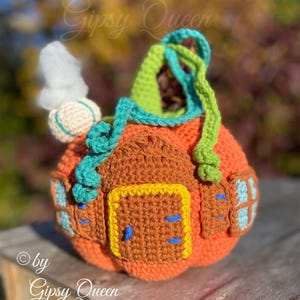 Crochet pattern for a pumpkin house doorstop, crochet pumpkin, fairytale crochet house, crochet autumn decoration, crochet fairy house, crochet elf house