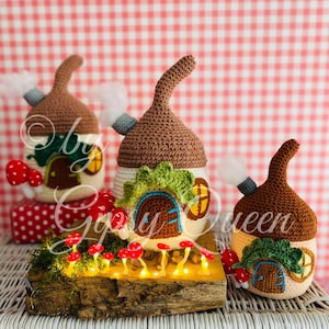 Acorn house doorstop crochet pattern, crochet acorn house, crochet doorstop, crochet fairy house, crochet autumn decoration