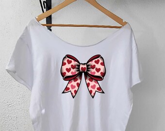 Weg von der Schulter Coquette Valentinstag Herz Bogen T-Shirt