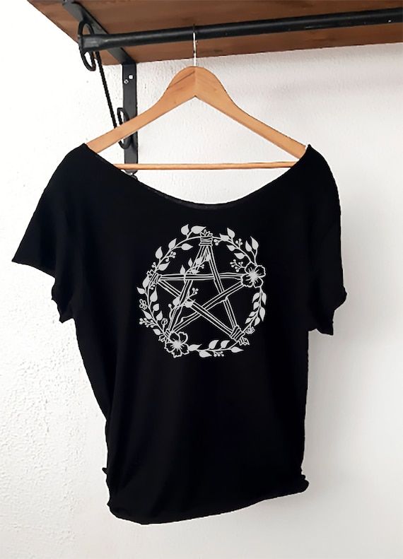 Magliette collo largo best sale