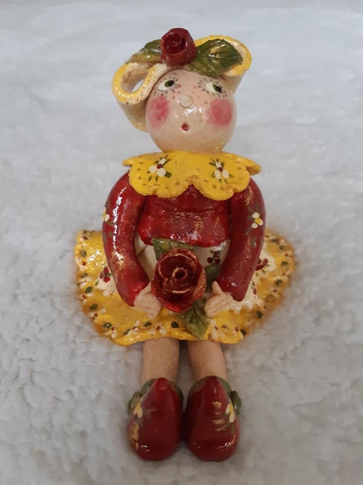 Poupée Assise en Pâte à Sel