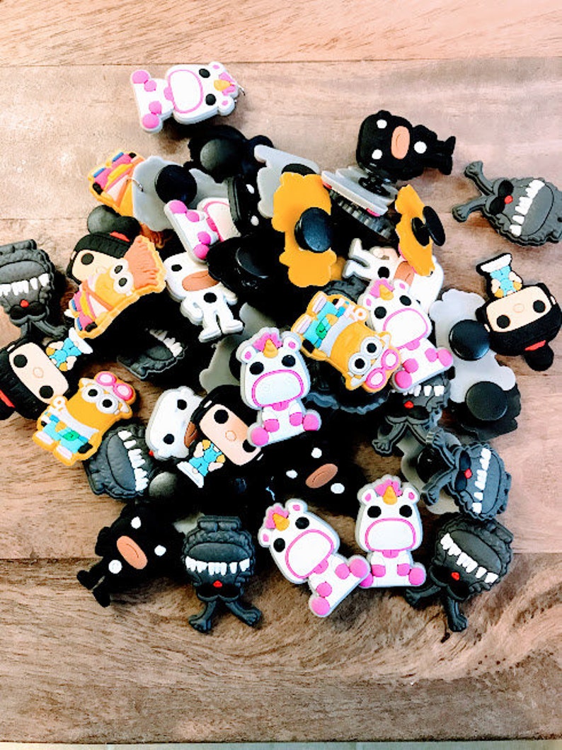 Shoes. Silicone Pendants 6- Pcs Minions Charms