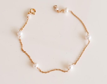 Delicate Pearl Station Bracelet, Dainty Gold Filled Multi Pearl Bracelet, Mini Pearl Chain Bracelet,  Pearl Wedding Jewelry, Bridesmaid Gift