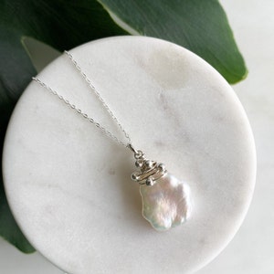 Pearl Pendant Necklace / Pearl Necklace / Silver Necklace / Bridal Necklace / Single Pearl Necklace / Bridesmaid Gift / Dainty Necklace