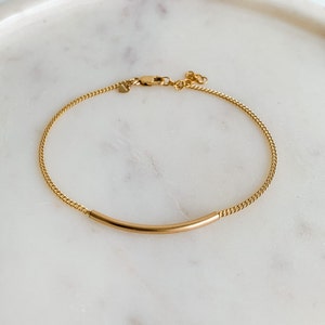 Gold Filled Bracelet, Baby Curb Chain Bracelet, Gold Bracelet, Gold Layering Bracelet, Stacking Gold Bracelet, Dainty Bracelet, Curved Bar