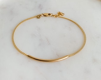 Gold Filled Bracelet, Baby Curb Chain Bracelet, Gold Bracelet, Gold Layering Bracelet, Stacking Gold Bracelet, Dainty Bracelet, Curved Bar