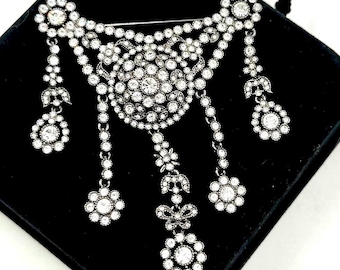 Vintage JOAN RIVERS PIN Japanned heldere kristallen strass kroonluchter hangbroche klassieke collectie