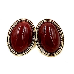 Pendientes vintage de la marca 1928 con piedras preciosas sintéticas Cabachon dorado y rojo