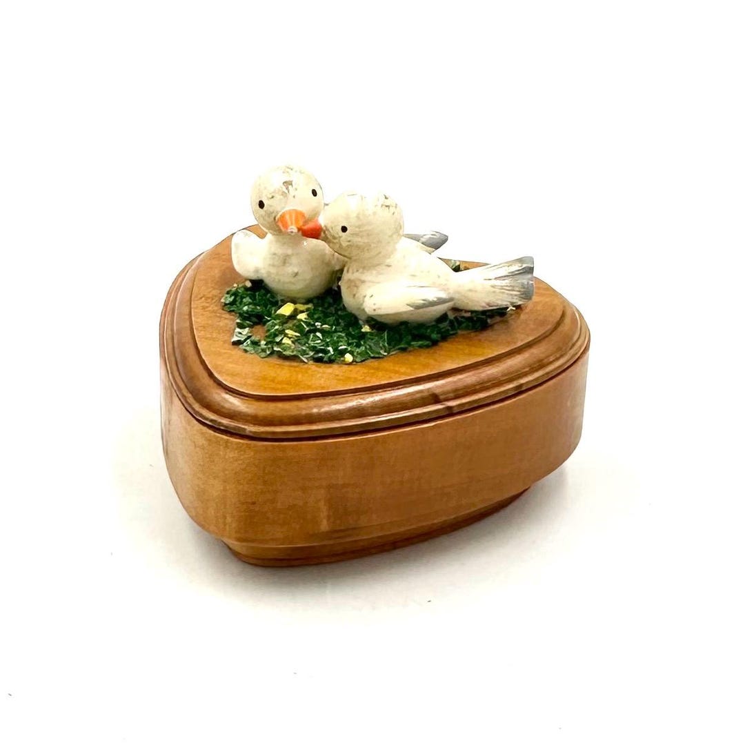Vintage WOODEN HEART BOX Doves Love Birds Kissing Trinket Ring
