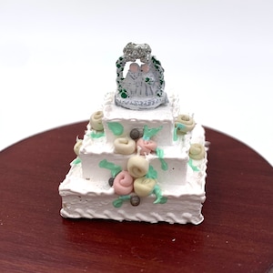 Vintage Miniature DOLLHOUSE WEDDING CAKE 3 Tier White Rosebuds Bride Groom Topper Hand Made Signed E.E. 1989 1:12 Scale