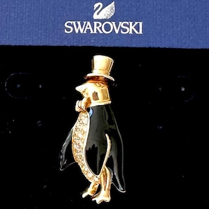 Vintage SWAROVSKI CRYSTAL PIN broche Savy cilinderhoed pinguïn goud Toon groen effenen heldere kristallen gepensioneerde zwaan Mark