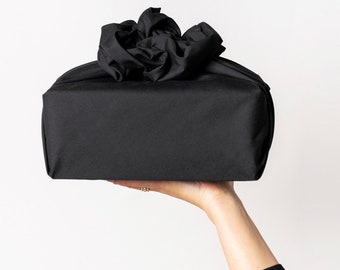 Furoshiki-Verpackung für Geschenkverpackungen aus schwarzem Stoff, japanische Verpackung, umweltfreundliche Verpackung