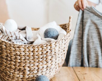 Balles de sécheuse en laine canadienne dans sac de coton bio avec huile essentielle