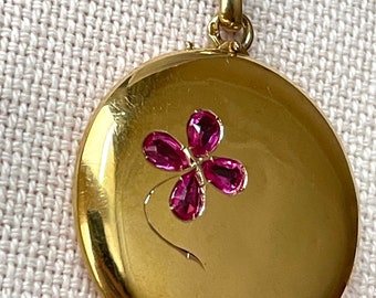 Een 18 karaat gouden antiek robijn medaillon
