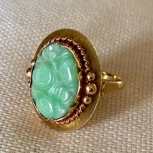 A 14 karat gold apple green jadeite ring