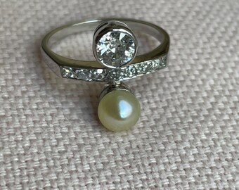 An 18 karat white gold and platinum Belle Epoque-Edwardian diamond and pearl ring
