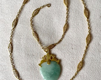 An 18K gold navette link necklace