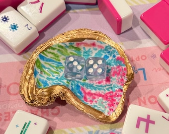 Small Oyster Shell Mahjong Dice Holder, Coastal Game Night Decor, Handcrafted Beach Trinket Dish, Unique Mahjong Gift