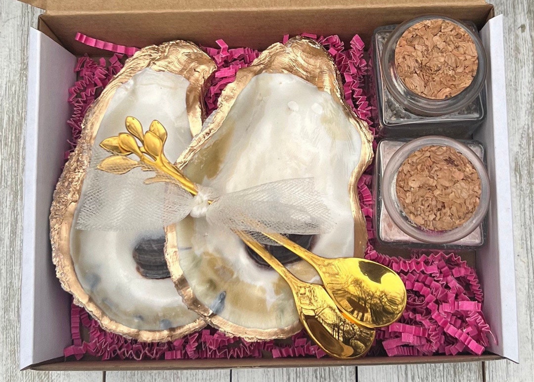 Oyster Salt and Pepper Gift Set, Salt and Pepper Set, Spice Dish