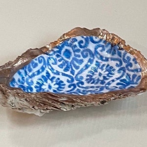 Chinoiserie Blue and White Oyster Shell Ring Dish, Bridal Shower Favors, Beachy Favors, Beach Themed Wedding Gift