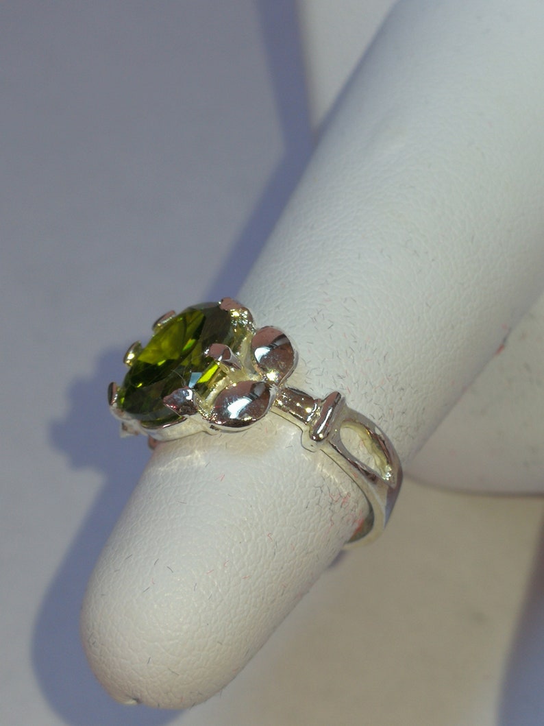PERIDOT RING