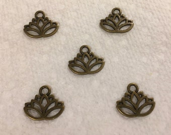 10pcs-brass tone lotus flower round tag charm,silver tone available