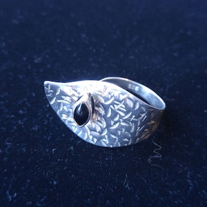 Modern Onyx and Sterling ring – Leaf Design - Space-Age Ring - Statement Ring -  Modern Jewelry - Unique Silver Jewelry - Artisan Ring -