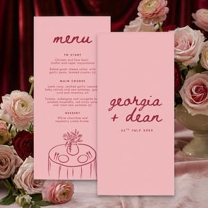 Peut inclure: Menus de mariage roses avec les noms "georgia + dean" et la date du "11 juillet 2025". Le menu comprend une liste de plats. Un arrangement floral est en arrière-plan.